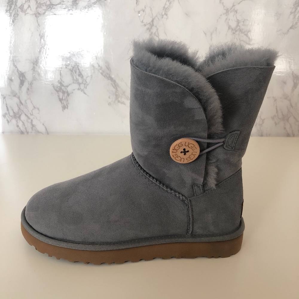 NWT Ugg Blue Grey Bailey Button Boots